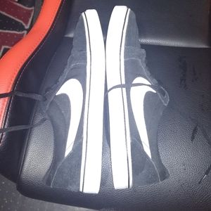 Nike SB Black & White